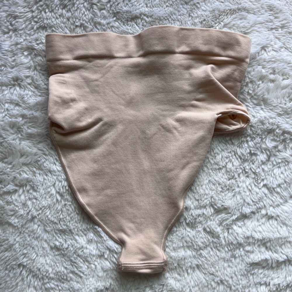 SKIMS High Waisted Thong Shapewear Nude Beige Size Small Seamless Smoothing NWOT